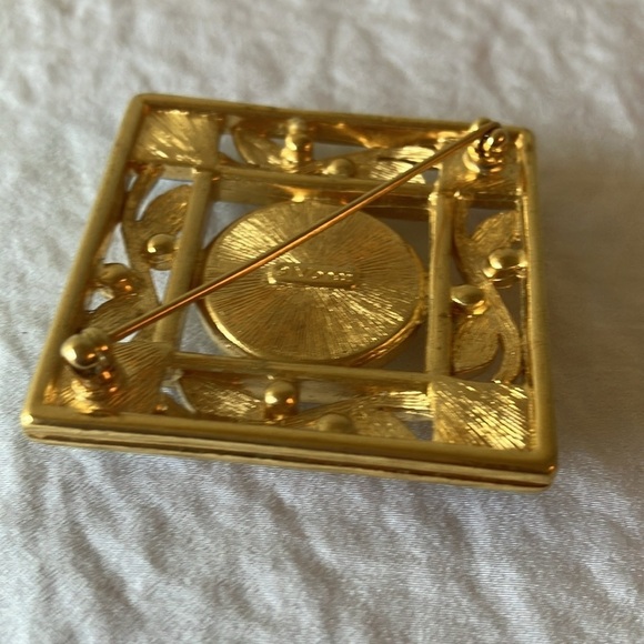 Monet: Vintage Art Deco 1.5" Faux Pearl/Black Cab Crystal Brooch - Picture 5 of 14